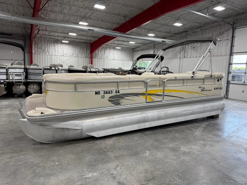 Slide: The Image of 2005 Bennington 2275 RL pontoon boat in a spacious indoor showroom. - 1