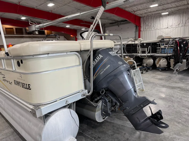 Slide: The Image of 2005 Bennington 2275 RL pontoon boat with Yamaha outboard motor in a showroom. - 6