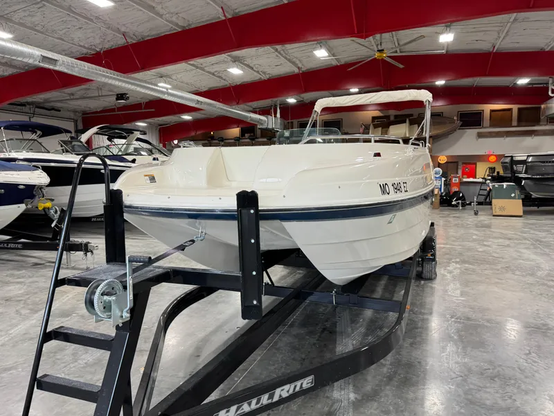 Slide: The Image of 2001 Bayliner 26 Rendevous boat on trailer in indoor showroom. - 5