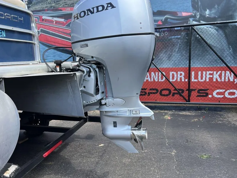 Slide: The Image of Coach Pontoons 230 C 2017 - 14