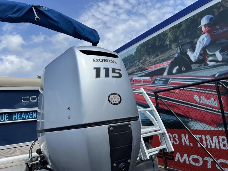 Slide: The Image of Coach Pontoons 230 C 2017 - 17