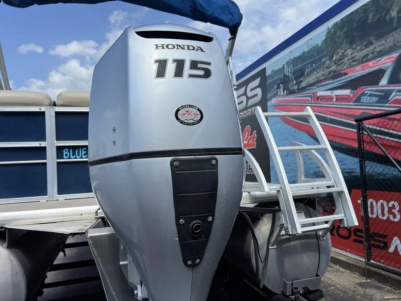 Slide: The Image of Coach Pontoons 230 C 2017 - 22