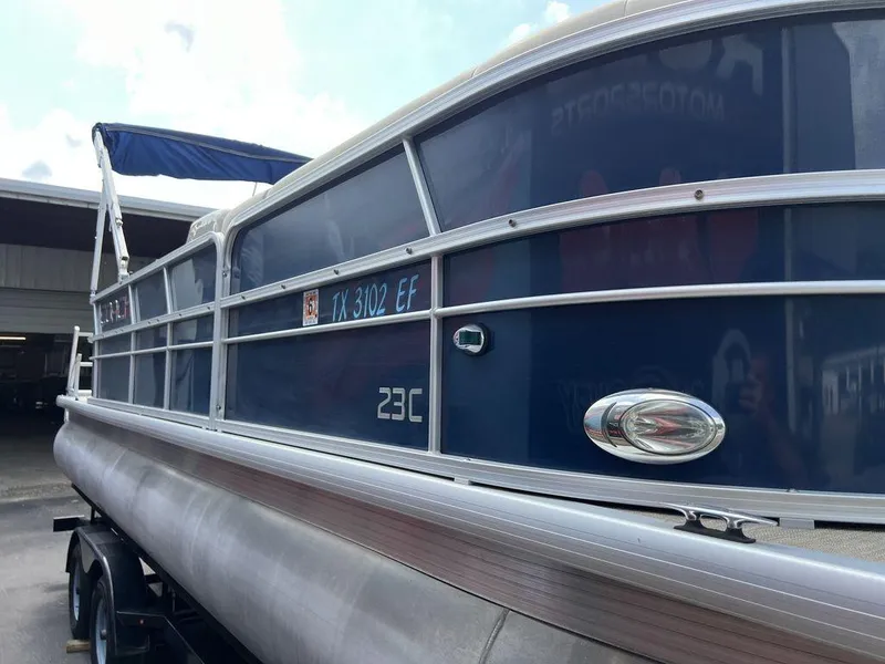 Slide: The Image of Coach Pontoons 230 C 2017 - 41