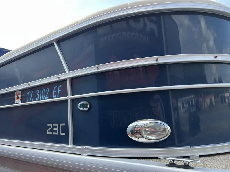 Slide: The Image of Coach Pontoons 230 C 2017 - 42