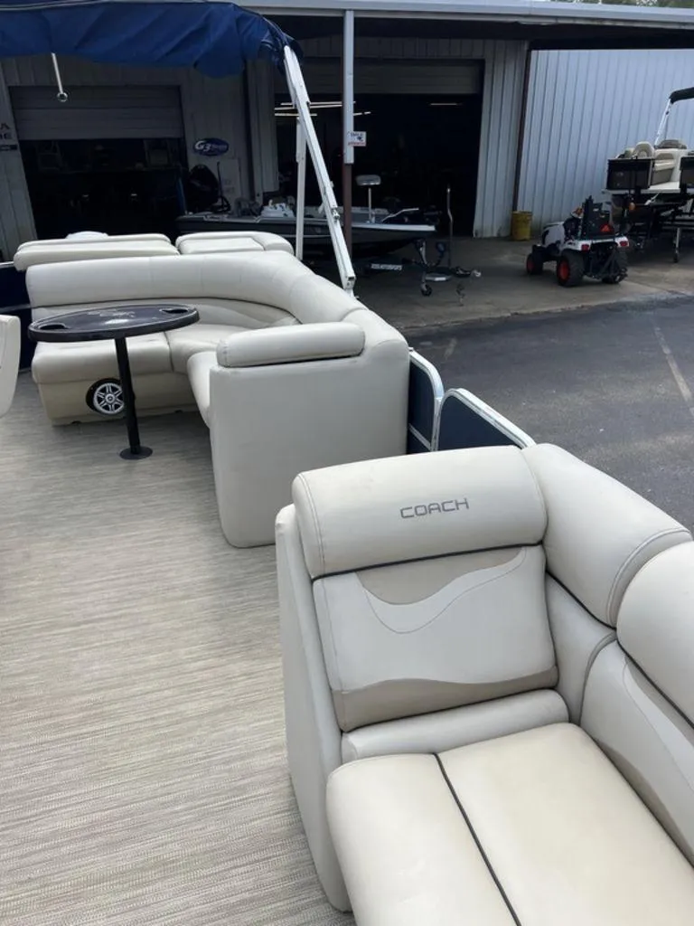 Slide: The Image of Coach Pontoons 230 C 2017 - 59