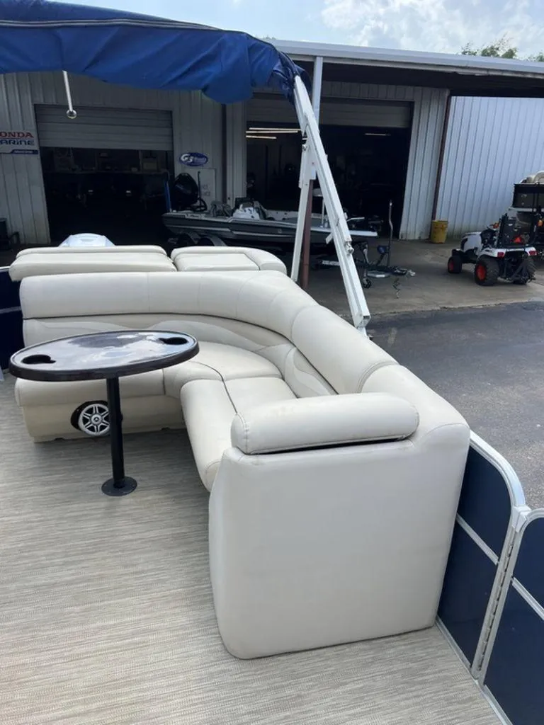 Slide: The Image of Coach Pontoons 230 C 2017 - 62