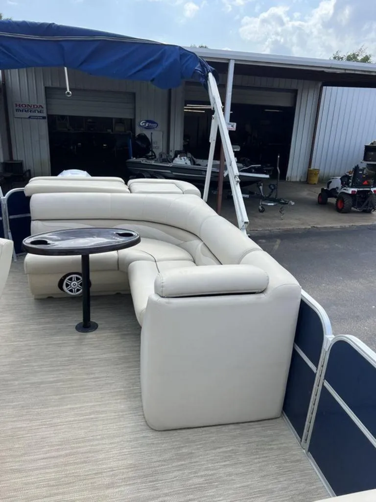 Slide: The Image of Coach Pontoons 230 C 2017 - 63