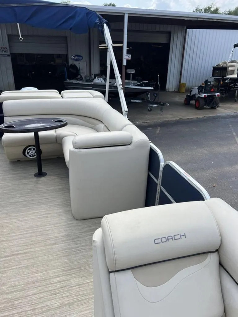 Slide: The Image of Coach Pontoons 230 C 2017 - 64