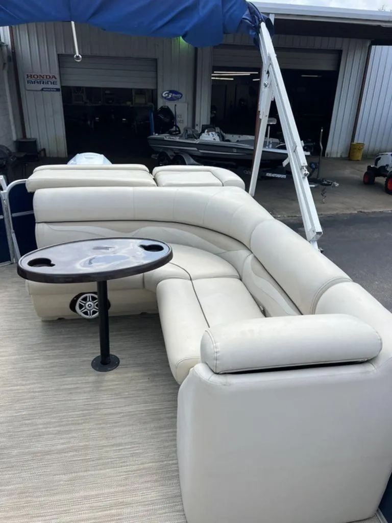 Slide: The Image of Coach Pontoons 230 C 2017 - 67