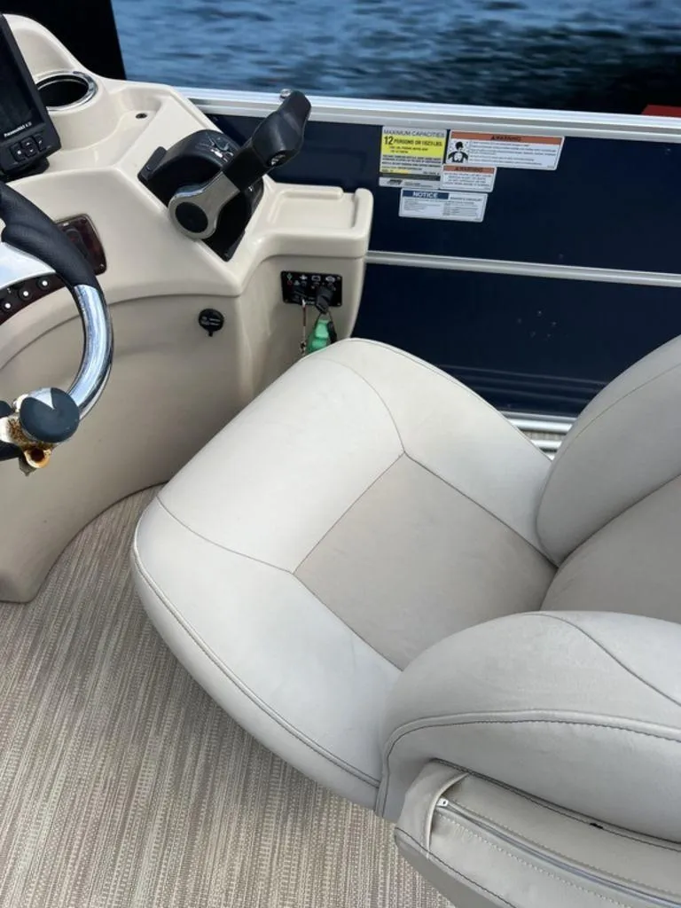 Slide: The Image of Coach Pontoons 230 C 2017 - 68