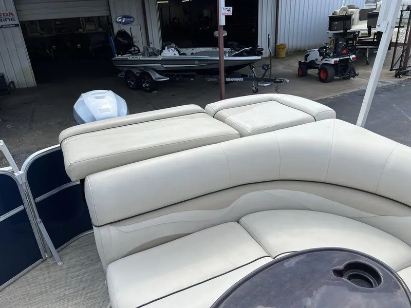 Slide: The Image of Coach Pontoons 230 C 2017 - 83