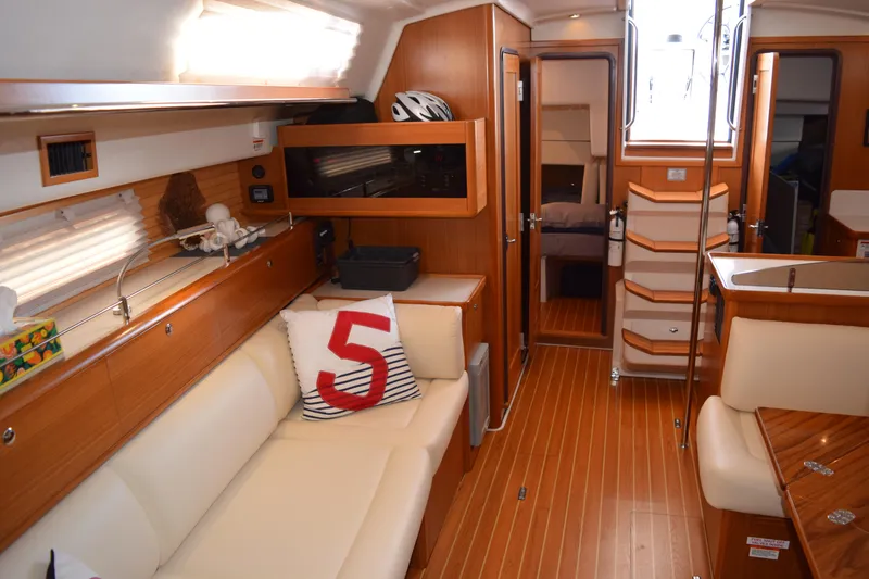 Slide: The Image of Catalina 425 2020 - 17