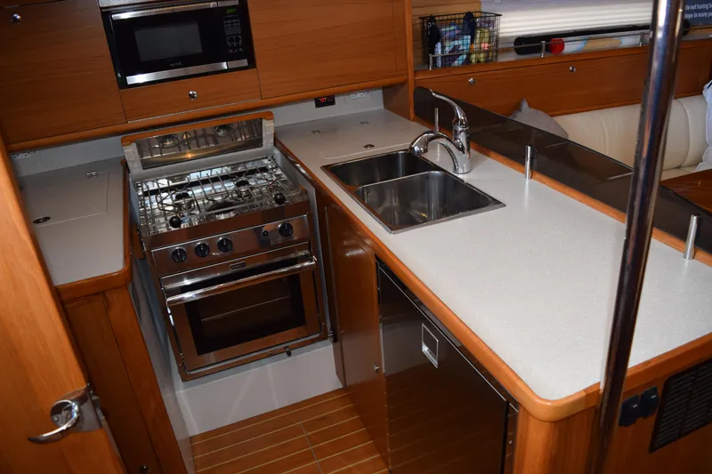 Slide: The Image of Catalina 425 2020 - 20