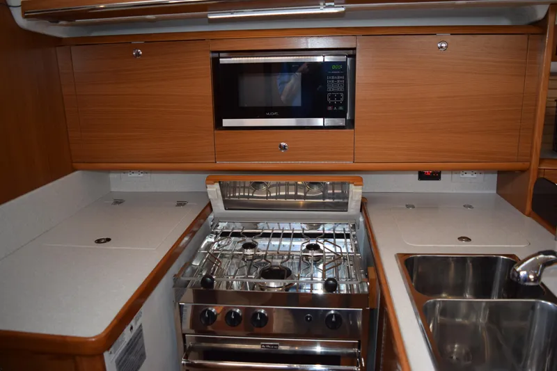 Slide: The Image of Catalina 425 2020 - 22