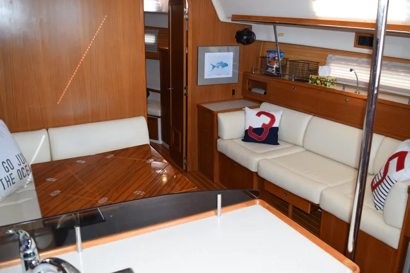 Slide: The Image of Catalina 425 2020 - 27