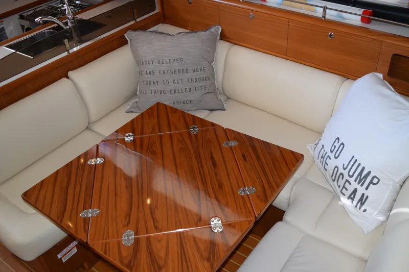 Slide: The Image of Catalina 425 2020 - 30