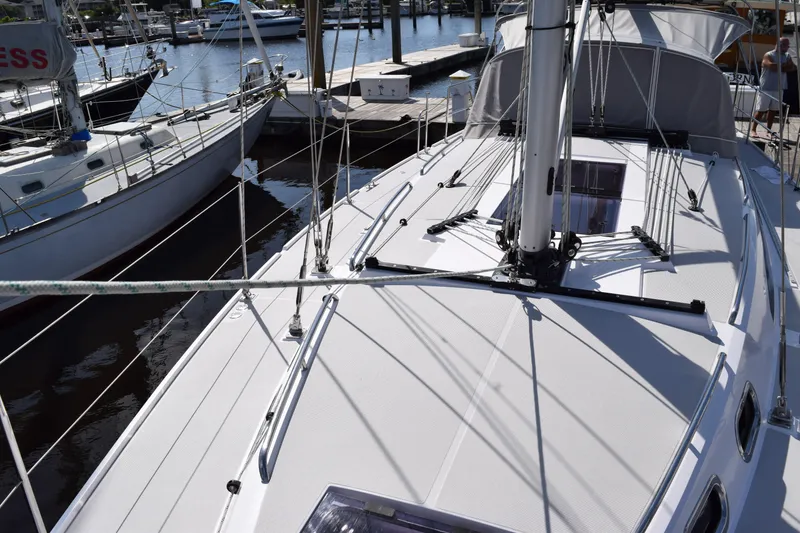 Slide: The Image of Catalina 425 2020 - 8