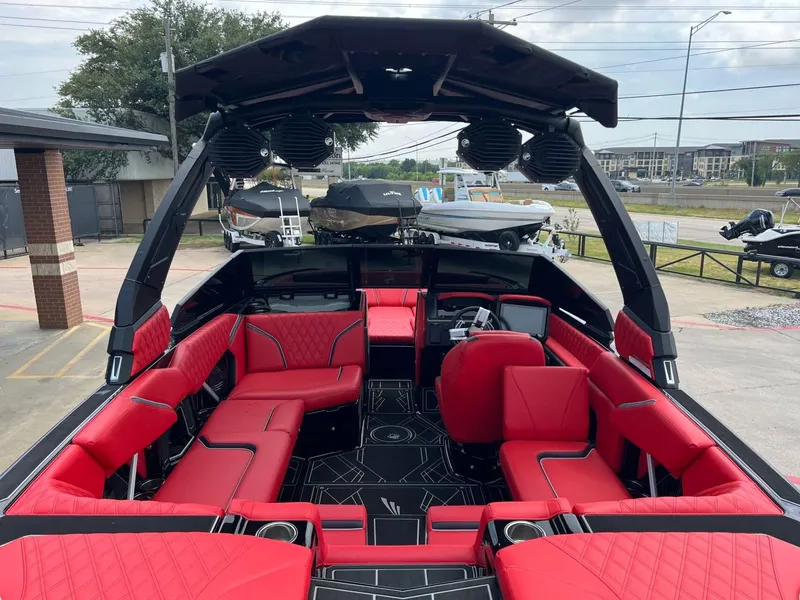 Slide: The Image of Tigé 22RZX 2025 - 10