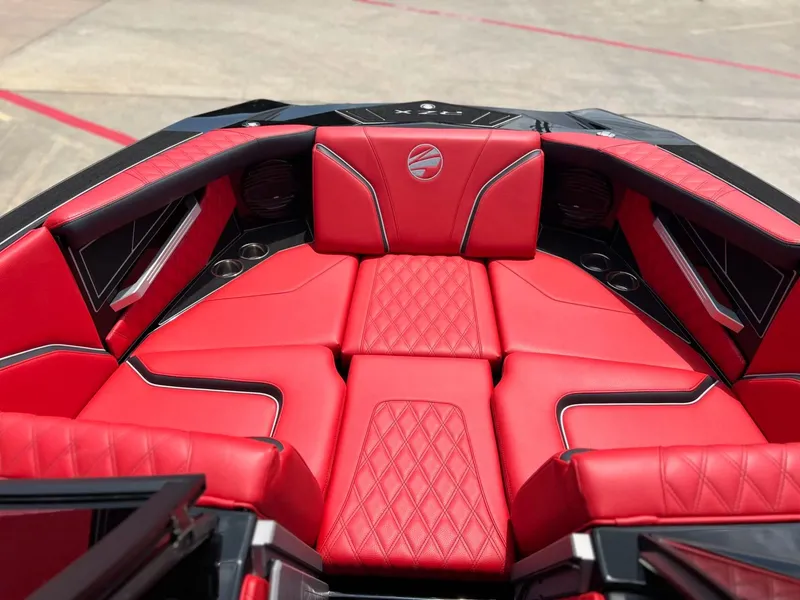 Slide: The Image of Tigé 22RZX 2025 - 17