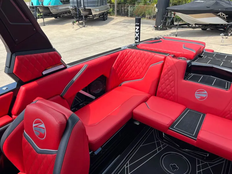 Slide: The Image of Tigé 22RZX 2025 - 18