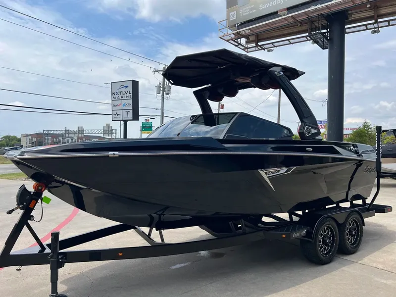 Slide: The Image of Tigé 22RZX 2025 - 7