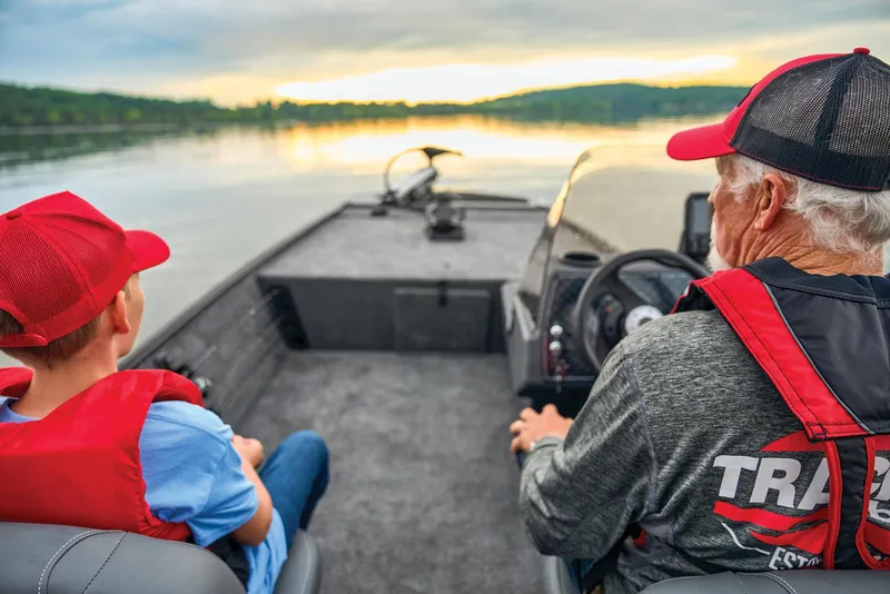 Slide: The Image of Tracker Bass Tracker Classic XL 2025 - 46