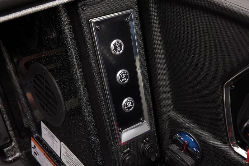 Slide: The Image of Ranger Z520R 2025 - 45