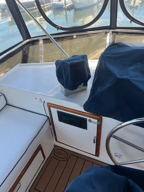 Slide: The Image of 1990 Jefferson 42 Viscount Sundeck interior with covered controls and seating. - 18