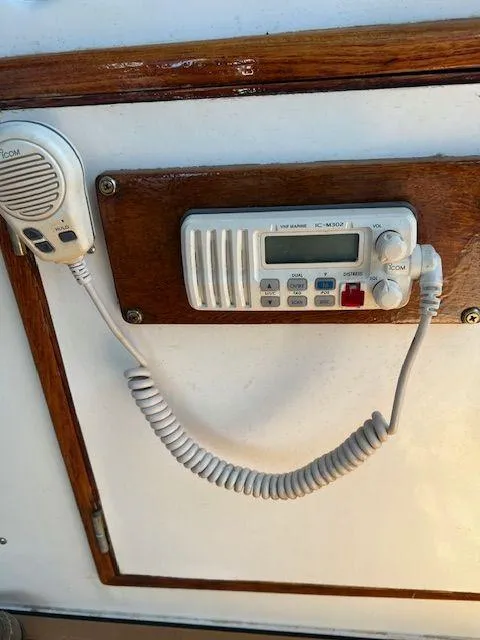 Slide: The Image of 1990 Jefferson 42 Viscount Sundeck marine radio and speaker on wooden panel. - 25