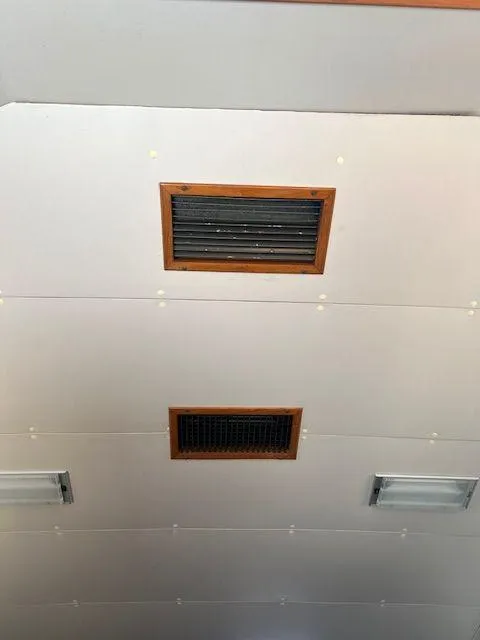 Slide: The Image of Ceiling vents and lights on a 1990 Jefferson 42 Viscount Sundeck boat. - 43