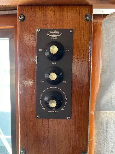 Slide: The Image of Control panel on 1990 Jefferson 42 Viscount Sundeck boat with fan and thermostat settings. - 44