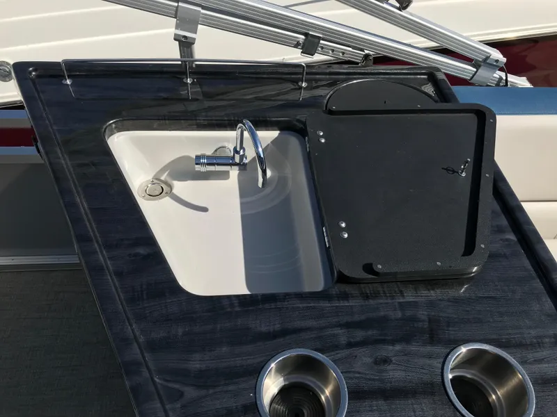 Slide: The Image of Avalon LSZ Elite Windshield 2023 - 50