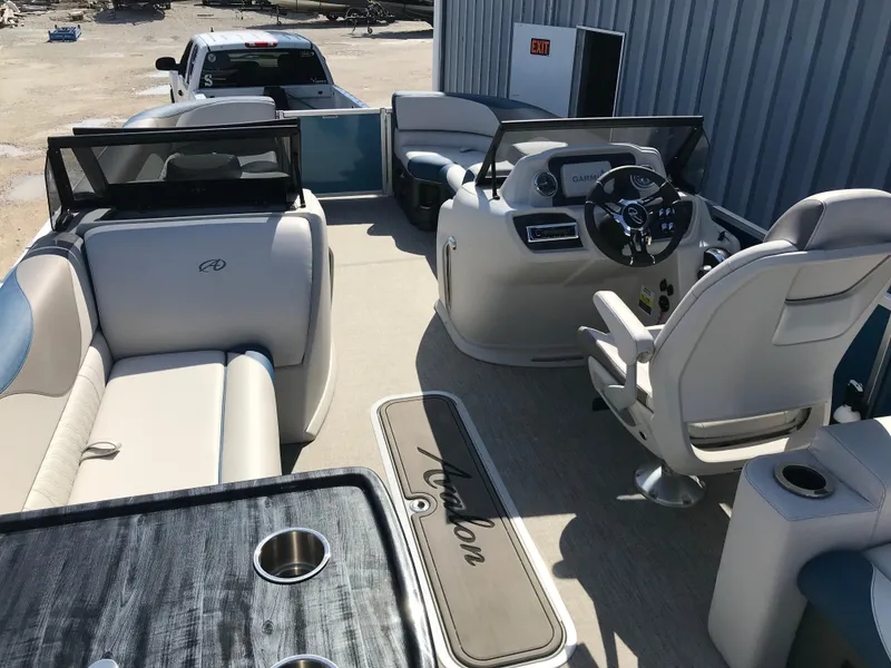 Slide: The Image of Avalon LSZ Elite Windshield 2023 - 53