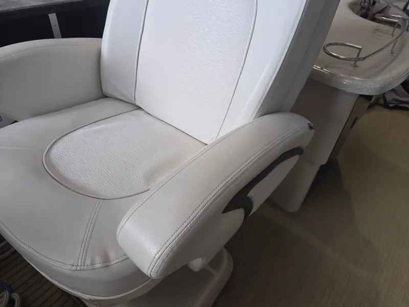 Slide: The Image of White leather seat on 2014 Premier 275 Boundary Waters boat. - 13