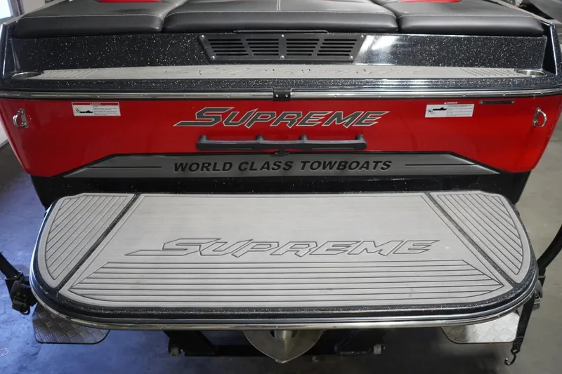 Slide: The Image of 2017 Supreme S211 boat rear view with branded swim platform. - 14
