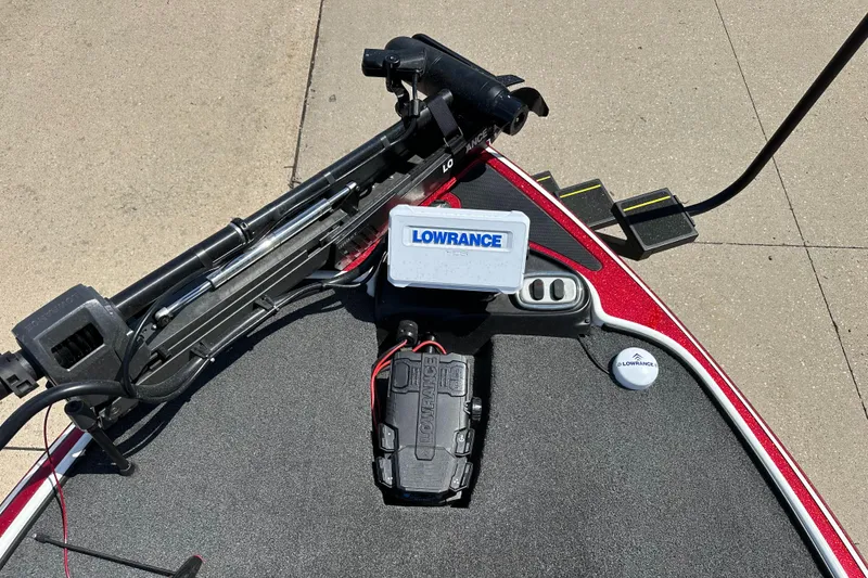 Slide: The Image of 2015 Nitro Z7 DC boat with Lowrance fishfinder and trolling motor. - 3