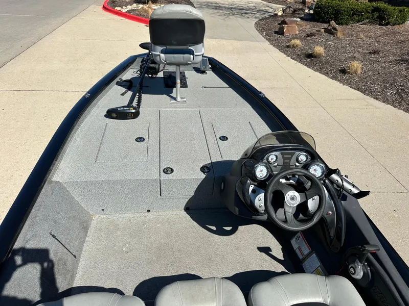Slide: The Image of 2018 Tracker Pro Team 190 TX boat interior with steering console and seating. - 4
