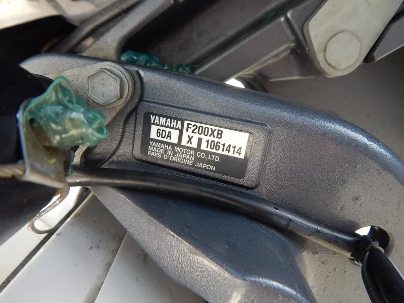 Slide: The Image of Yamaha F200XB engine label on 2022 Chaparral 23 SSi OB boat. - 37