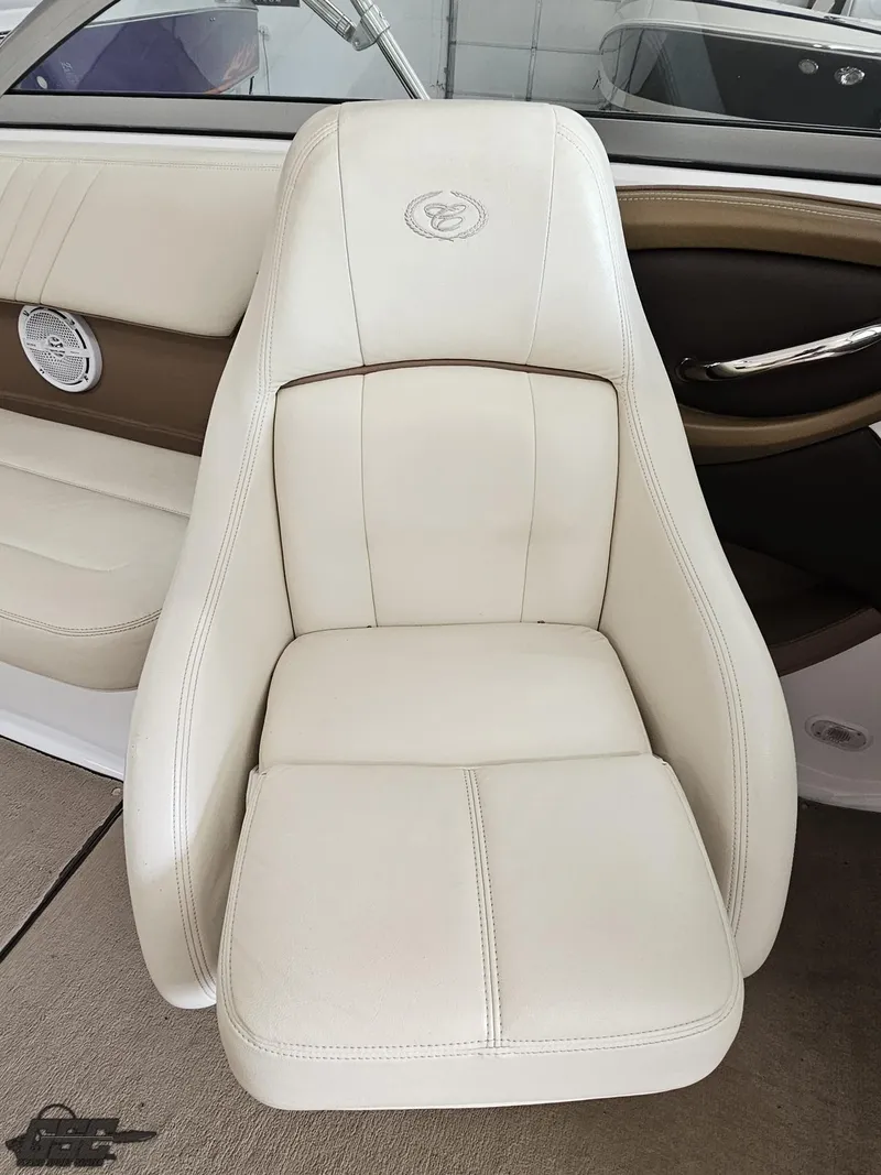 Slide: The Image of 2009 Cobalt 232 boat seat, white leather, elegant design, comfortable and stylish interior. - 38