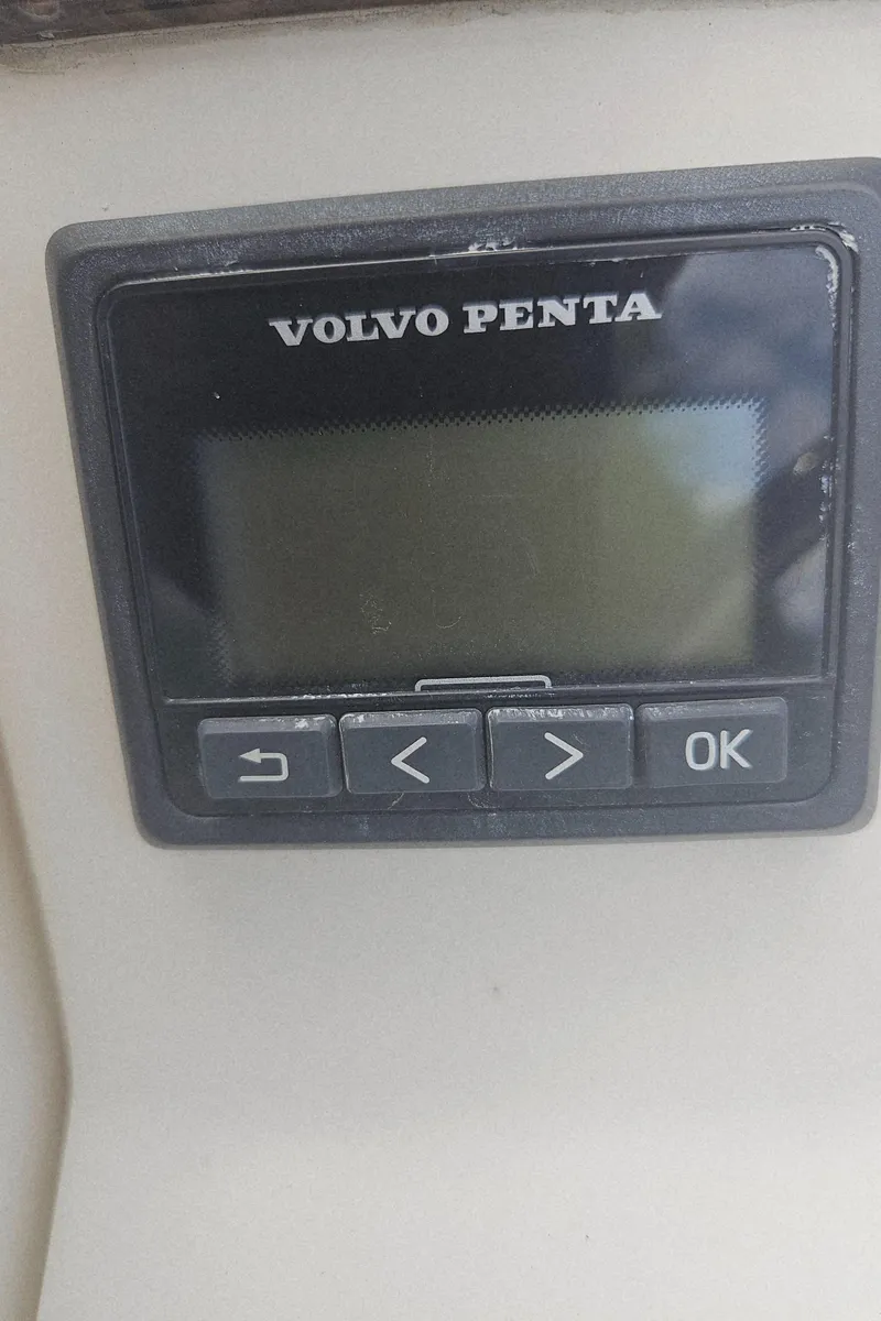 Slide: The Image of Volvo Penta control panel on 1999 Pursuit 2460 Denali boat. - 9