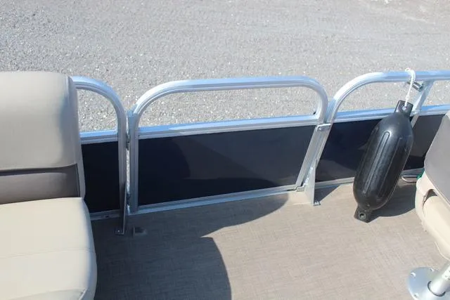 Slide: The Image of Sun Tracker Bass Buggy 18 DLX 2023 - 15