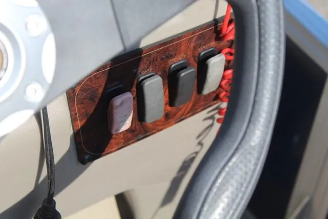 Slide: The Image of Sun Tracker Bass Buggy 18 DLX 2023 - 19