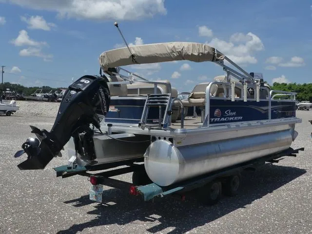 Slide: The Image of Sun Tracker Bass Buggy 18 DLX 2023 - 4