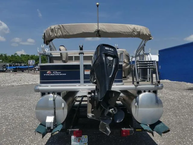 Slide: The Image of Sun Tracker Bass Buggy 18 DLX 2023 - 5