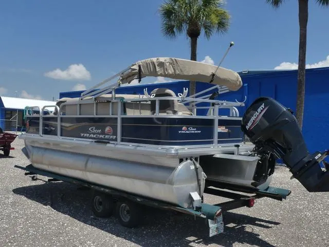 Slide: The Image of Sun Tracker Bass Buggy 18 DLX 2023 - 6