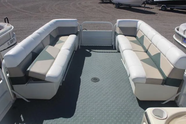 Slide: The Image of Bentley Pontoons 240 CRUISE 2004 - 8