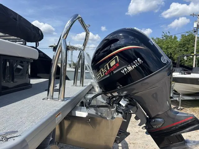 Slide: The Image of Godfrey Sweetwater 2086 SB 27" Impact Center Tube Package 2025 - 10