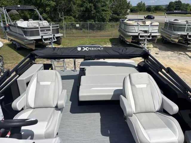 Slide: The Image of Godfrey Sweetwater 2086 SB 27" Impact Center Tube Package 2025 - 15