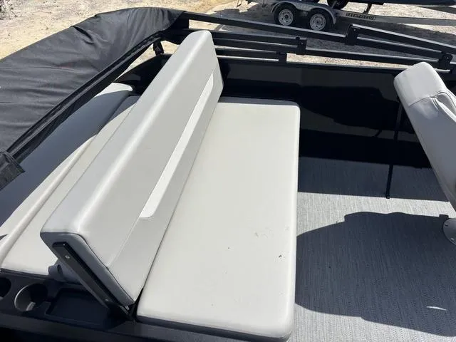 Slide: The Image of Godfrey Sweetwater 2086 SB 27" Impact Center Tube Package 2025 - 18