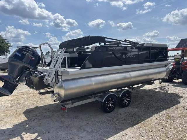 Slide: The Image of Godfrey Sweetwater 2086 SB 27" Impact Center Tube Package 2025 - 3